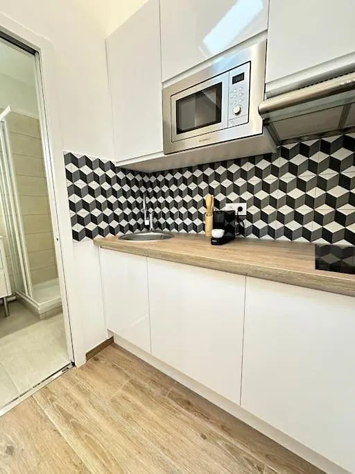 Apartment Studio Dans Le 16E Paris France